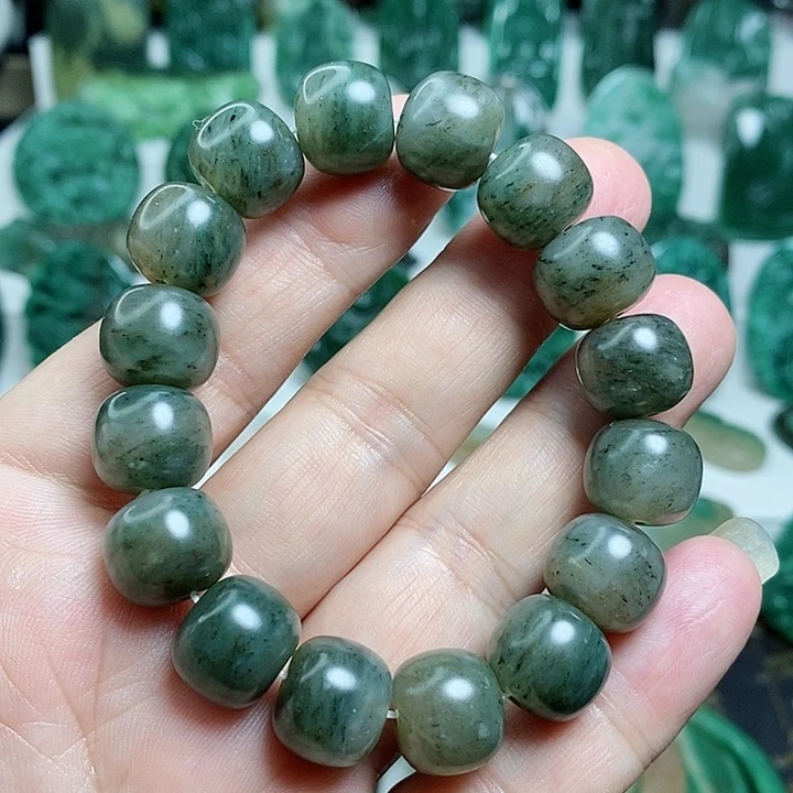 未镶嵌独山玉颈饰