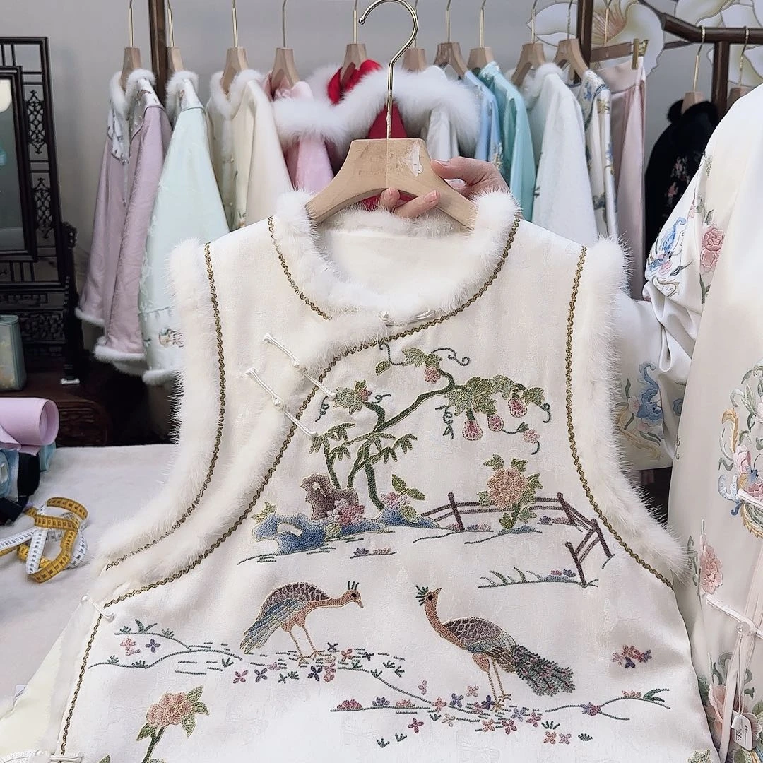 刺绣23.真丝苏绣彩云之南图案棉服马甲