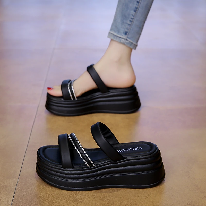 网红厚底凉拖鞋女夏季新款时尚百搭水钻一字拖增高外穿沙滩凉鞋女