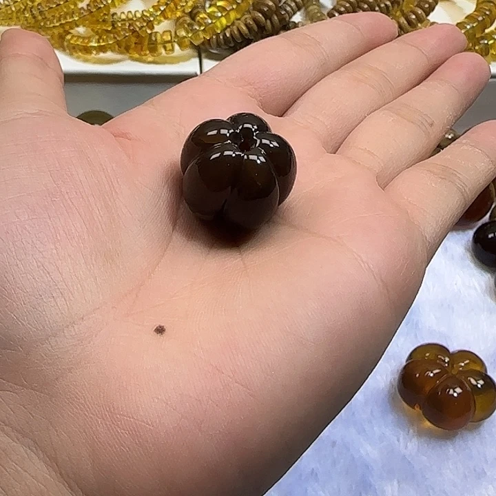 未镶嵌琥珀琥珀画五瓣花