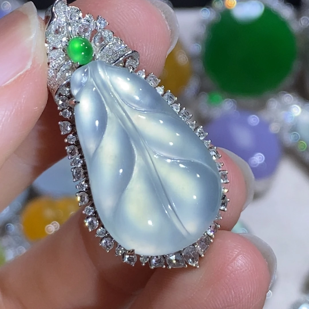 翡翠18K金镶嵌颈饰叶子