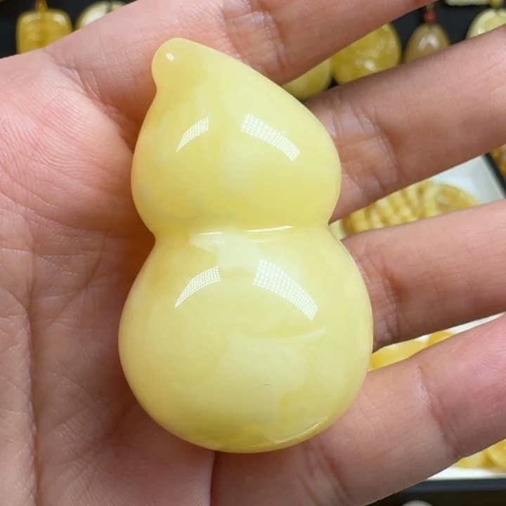 蜜蜡未镶嵌珠宝奇石