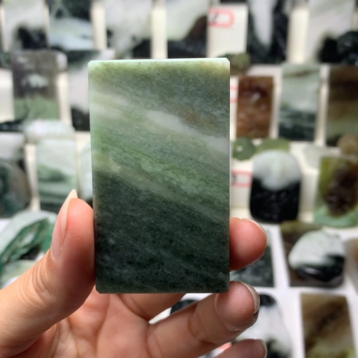 独山玉未镶嵌颈饰