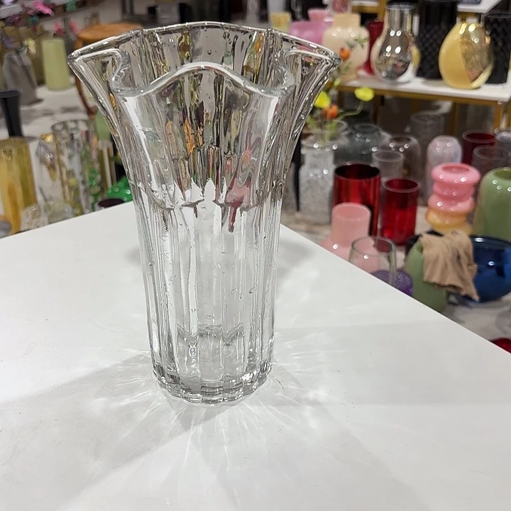 透明的水晶材质白菜花瓶