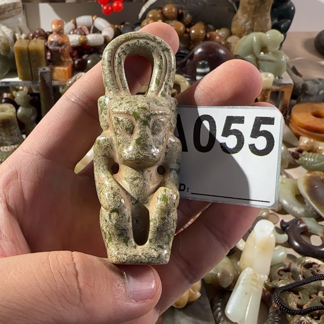 蛇纹石玉未镶嵌颈饰