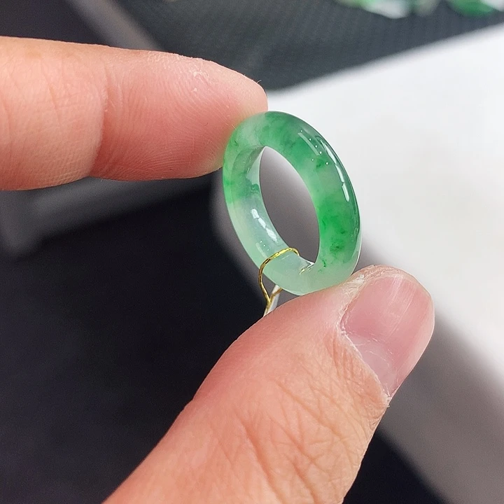 翡翠未镶嵌戒指8号