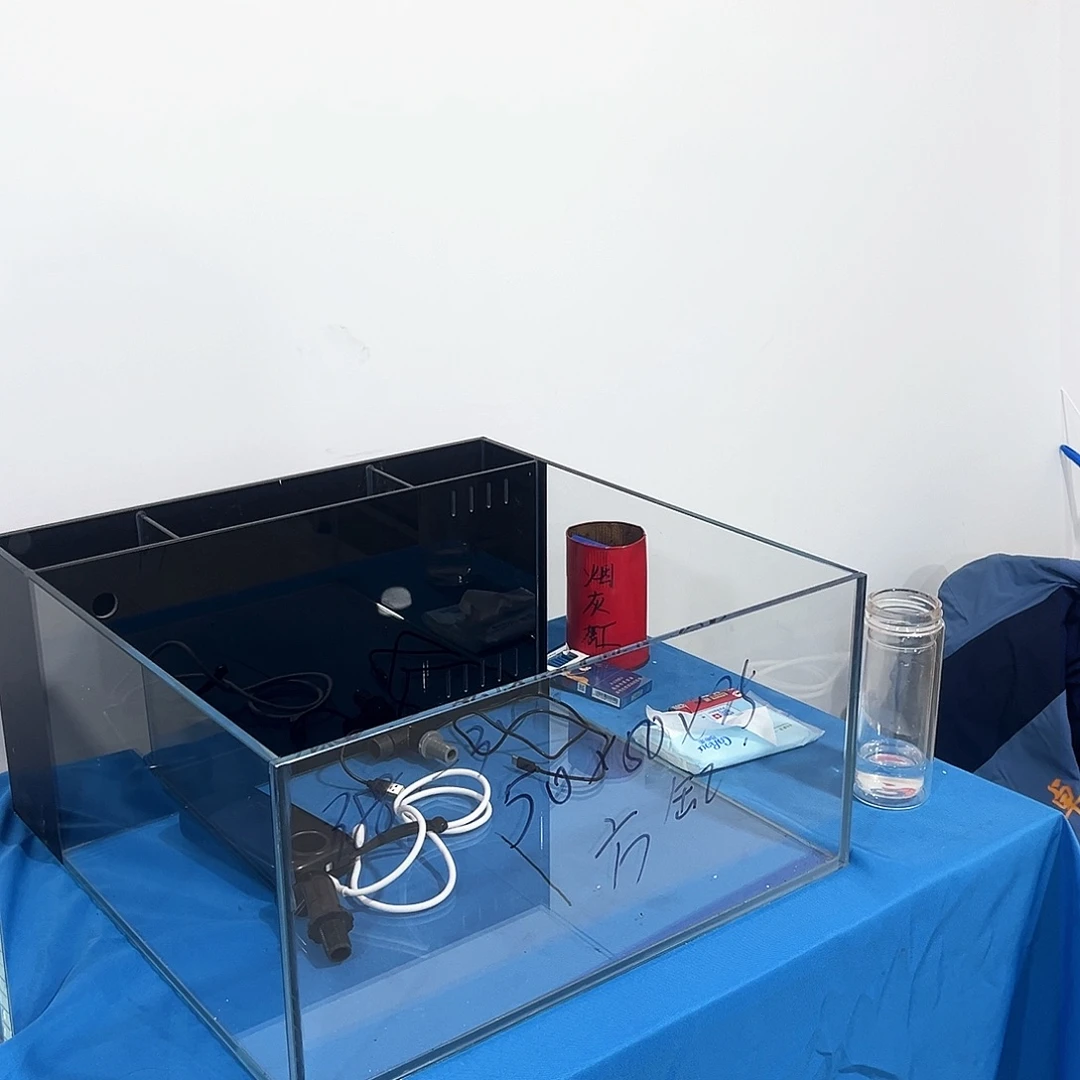 玻璃E****g50.50.25背经典款