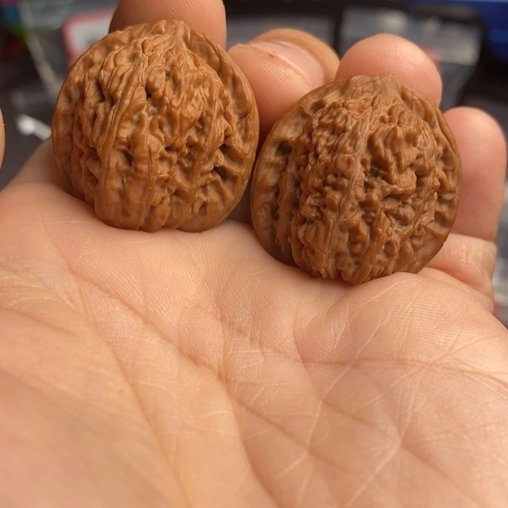 文玩核桃把件32红皮小楼全品