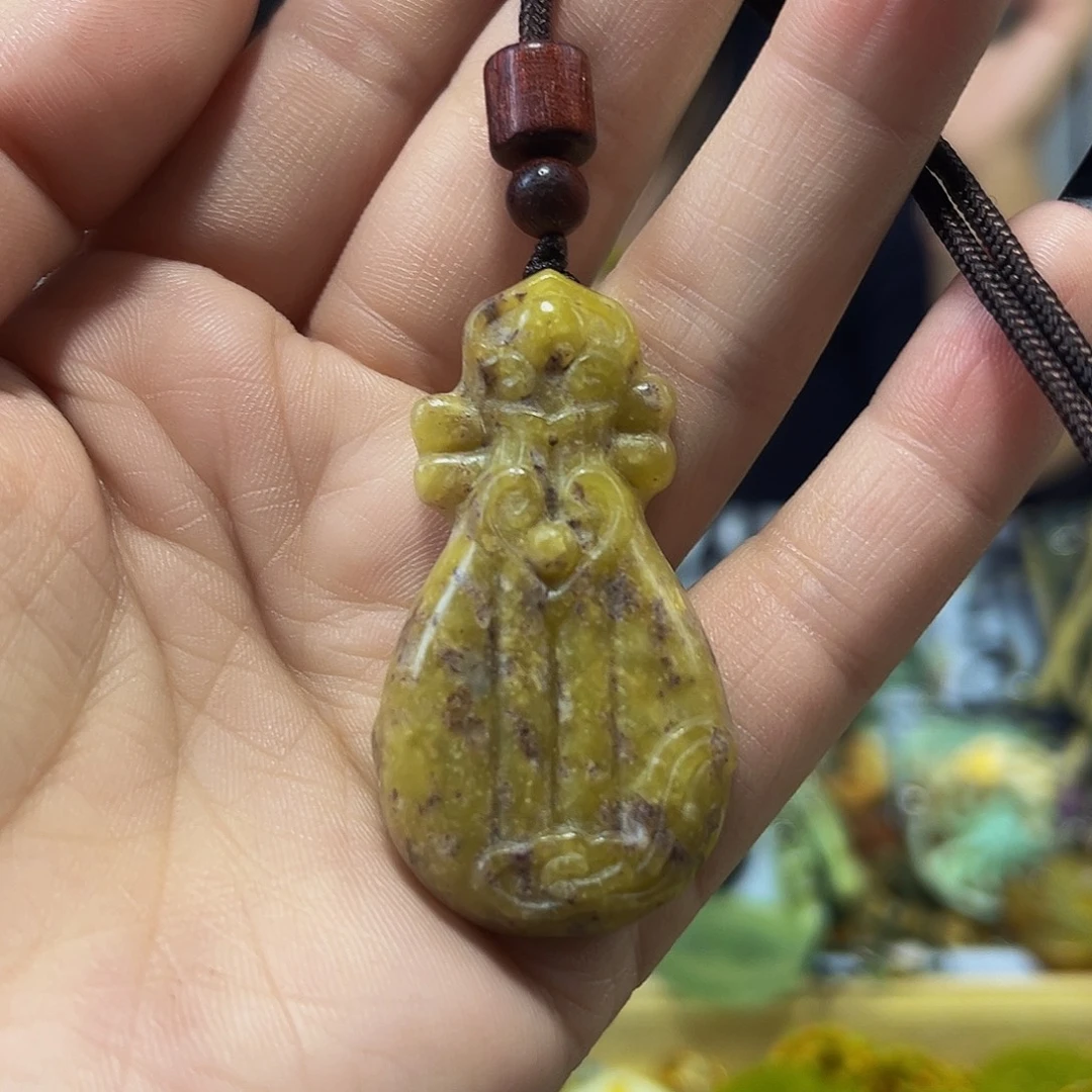 蛇纹石玉未镶嵌颈饰