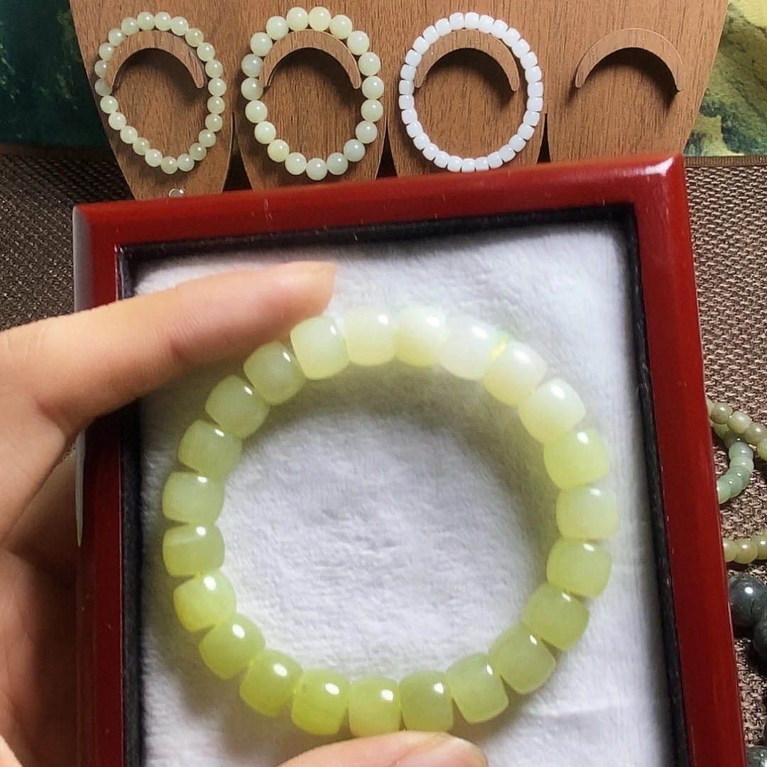 V***I和田玉未镶嵌手链