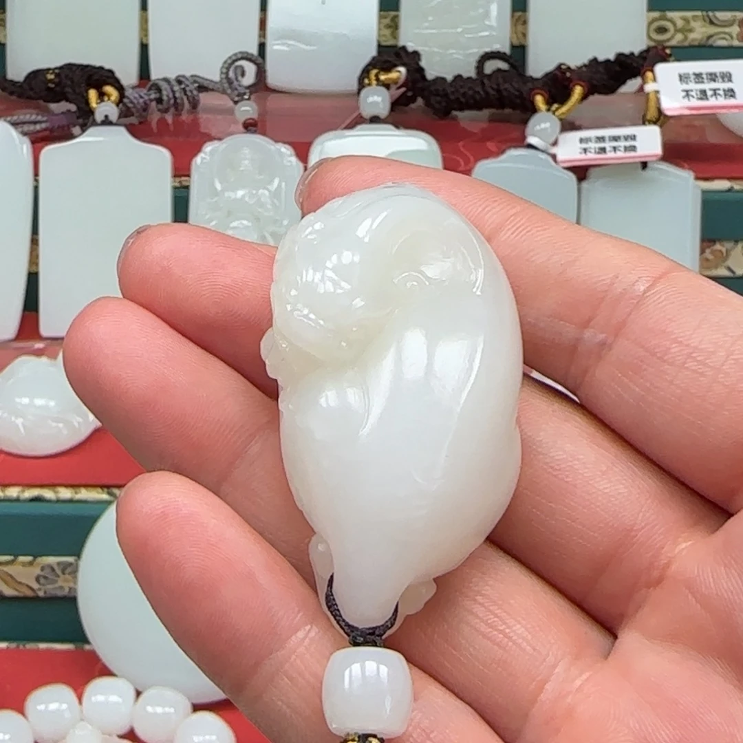 和田玉未镶嵌挂件缘*?