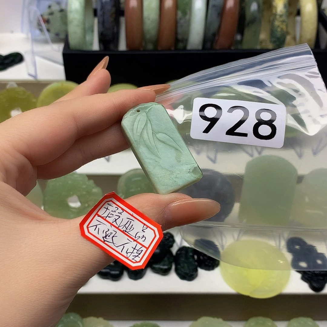 蛇纹石玉颈饰未镶嵌伊*