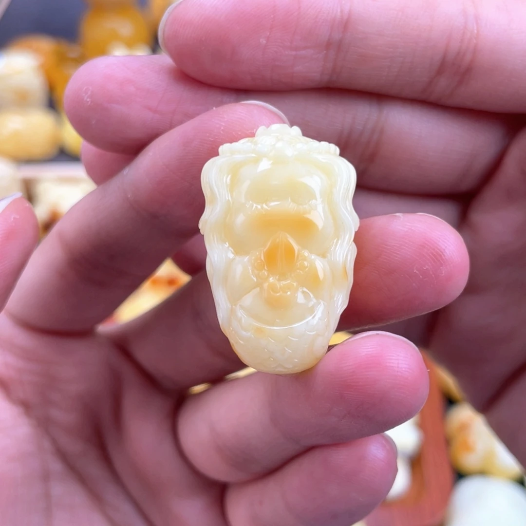 尼***咪裸石琥珀未镶嵌蜜蜡
