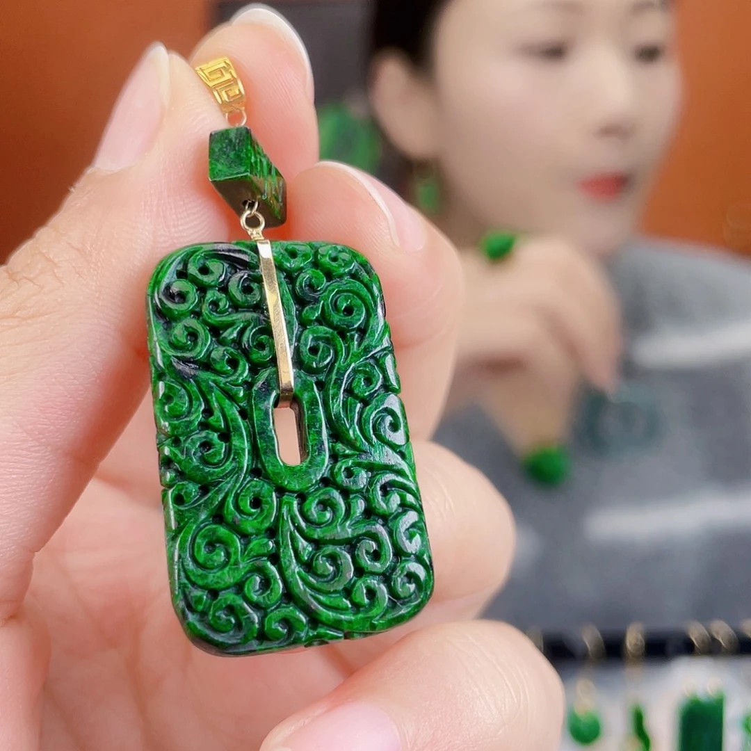 翡翠18K金镶嵌耳饰