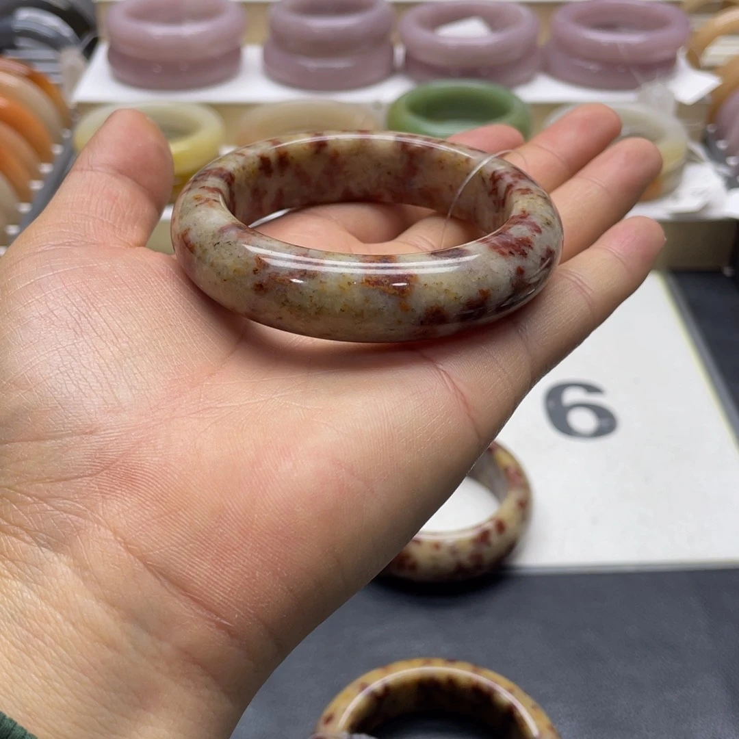 石英质玉手镯未镶嵌?*糖