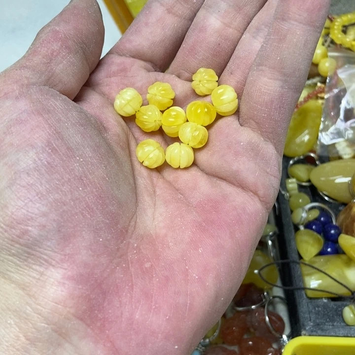 未镶嵌蜜蜡裸石多样性发货其一