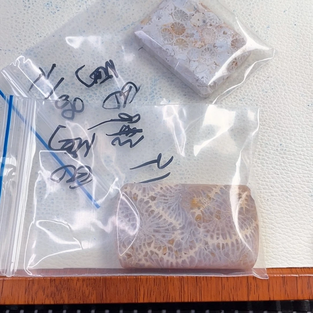 【闪购商品】硅化玉吊坠(赠链)未镶嵌乌****子