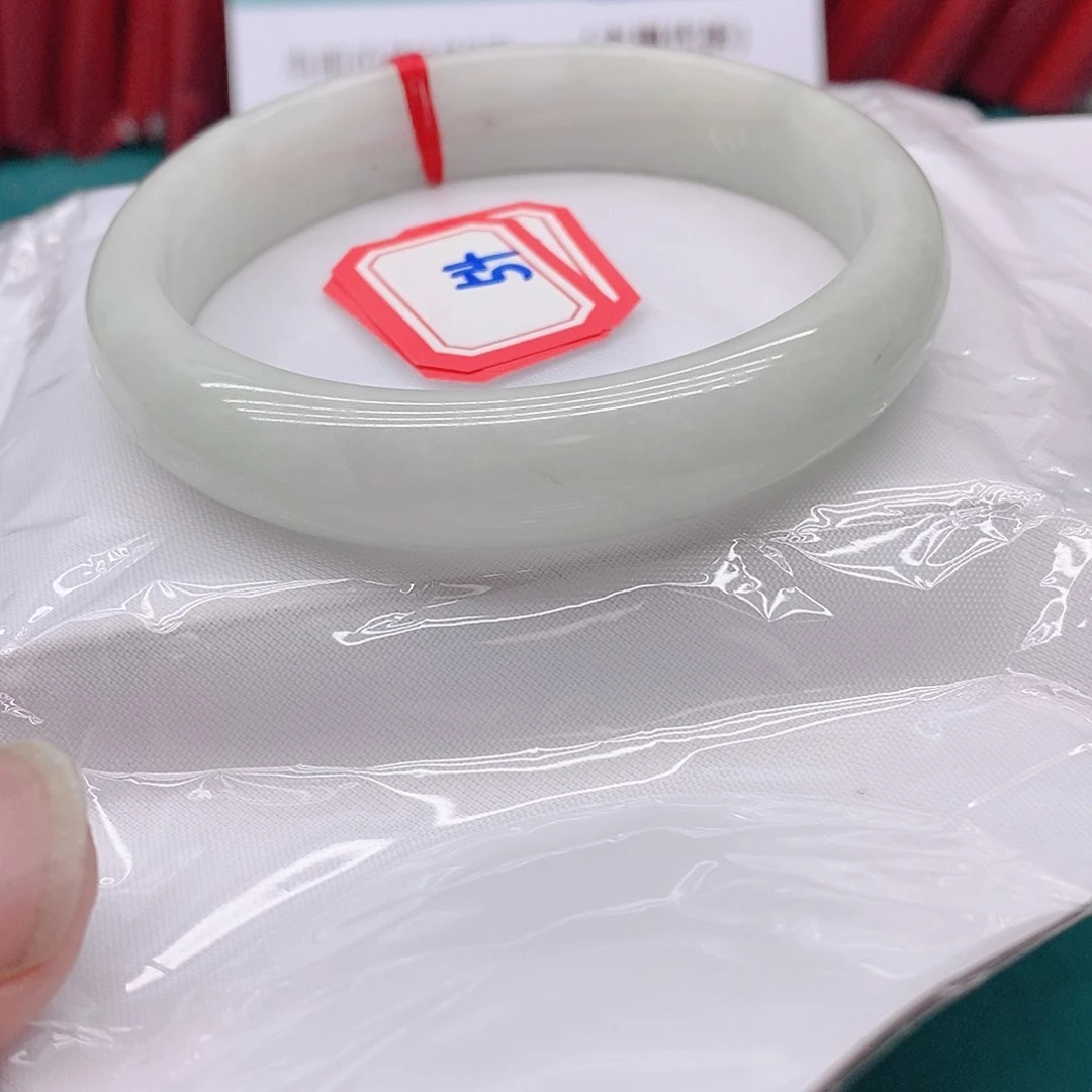 翡翠手镯未镶嵌向****生544444444444