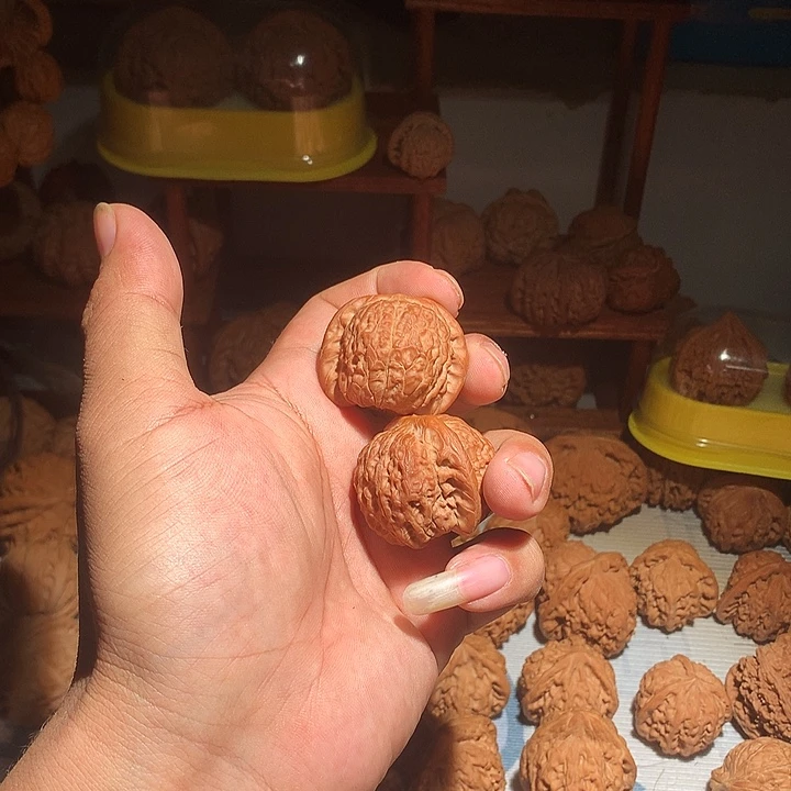 冰***冻文玩核桃吊坠血麒麟