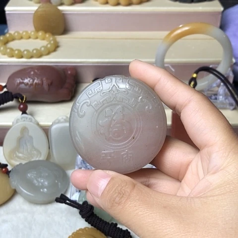 风***蝶石英质玉未镶嵌颈饰