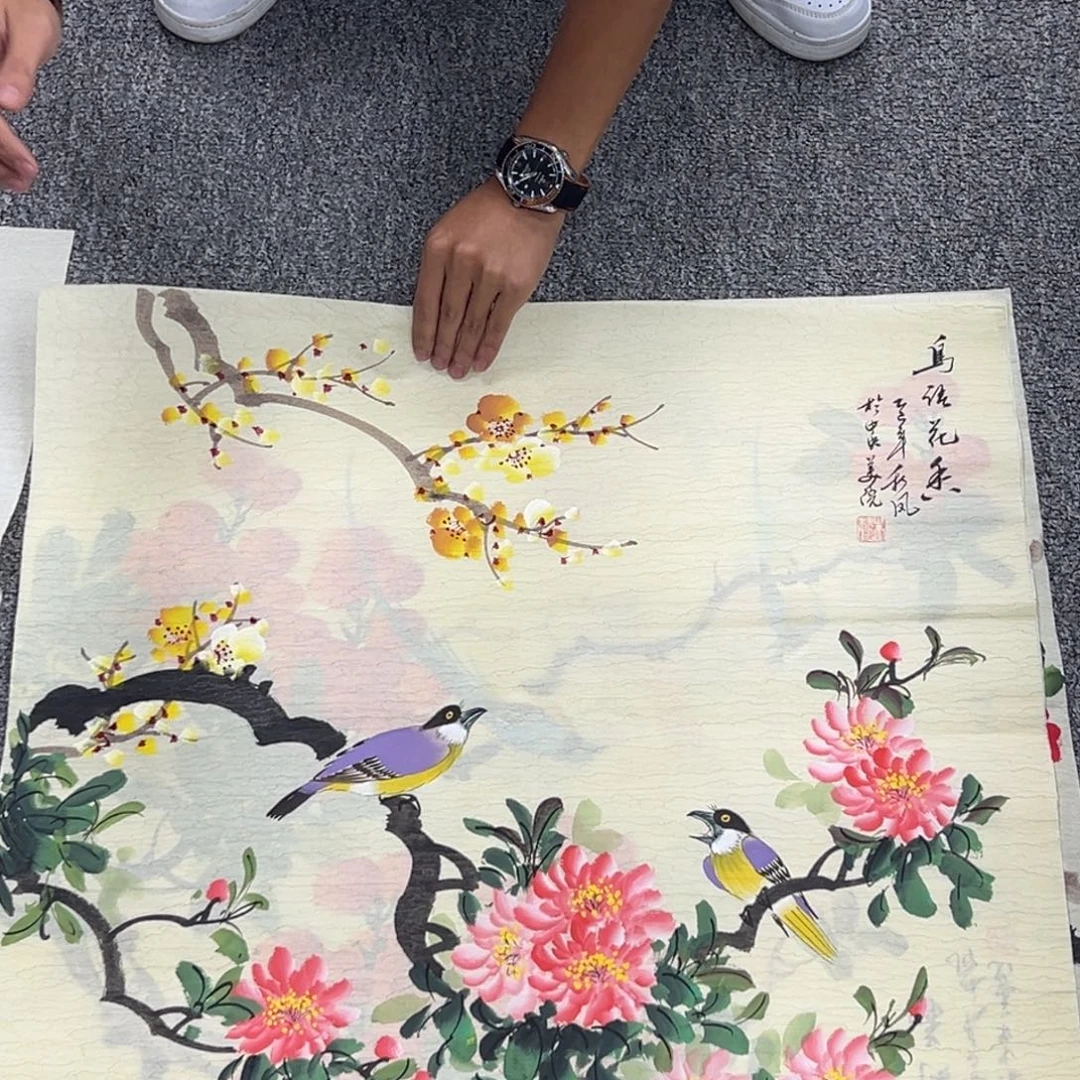 国画卖字画的小男孩