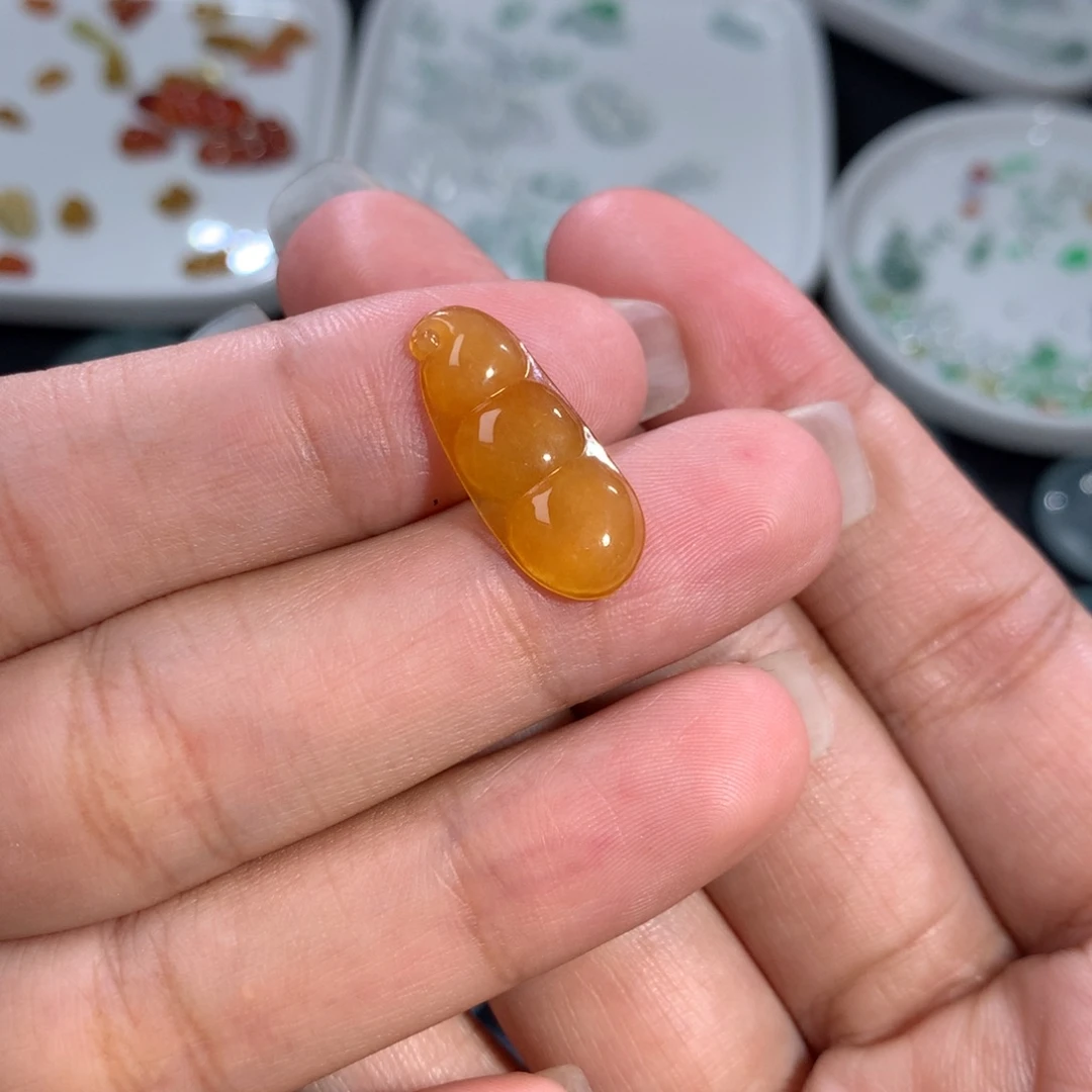 翡翠裸石未镶嵌冰黄翡四季豆