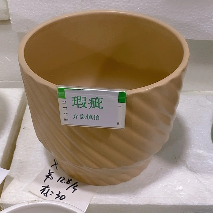 摆件多肉瑕疵盆有孔。