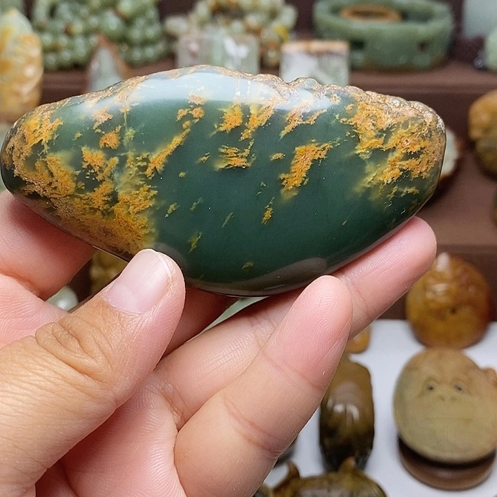 虫***岫岩河磨玉（透闪石质玉）未镶嵌颈饰