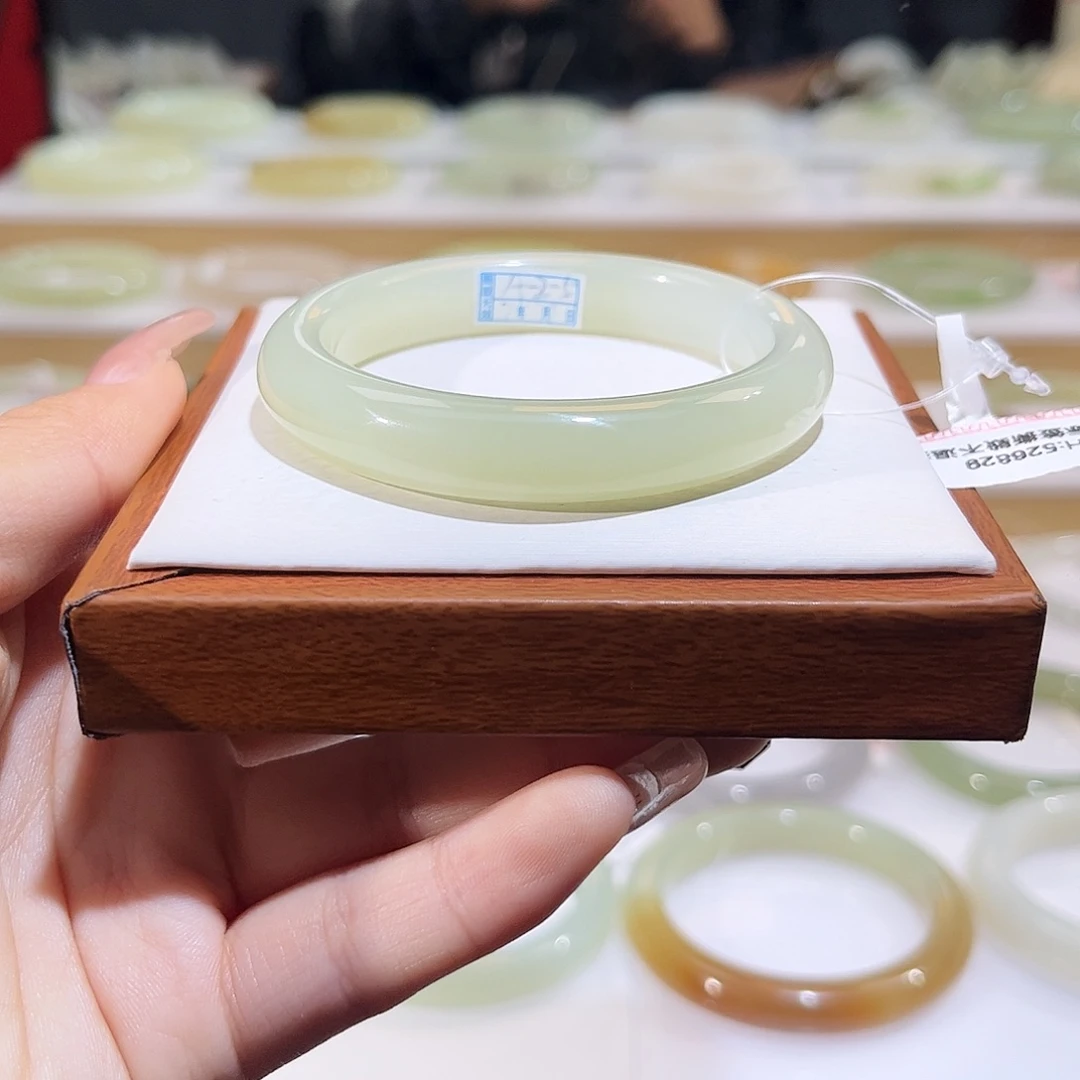 和田玉未镶嵌手镯冰晴