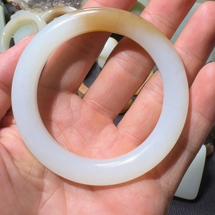 和田玉未镶嵌手镯