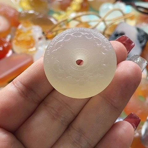 未镶嵌颈饰玛瑙/玉髓锦*