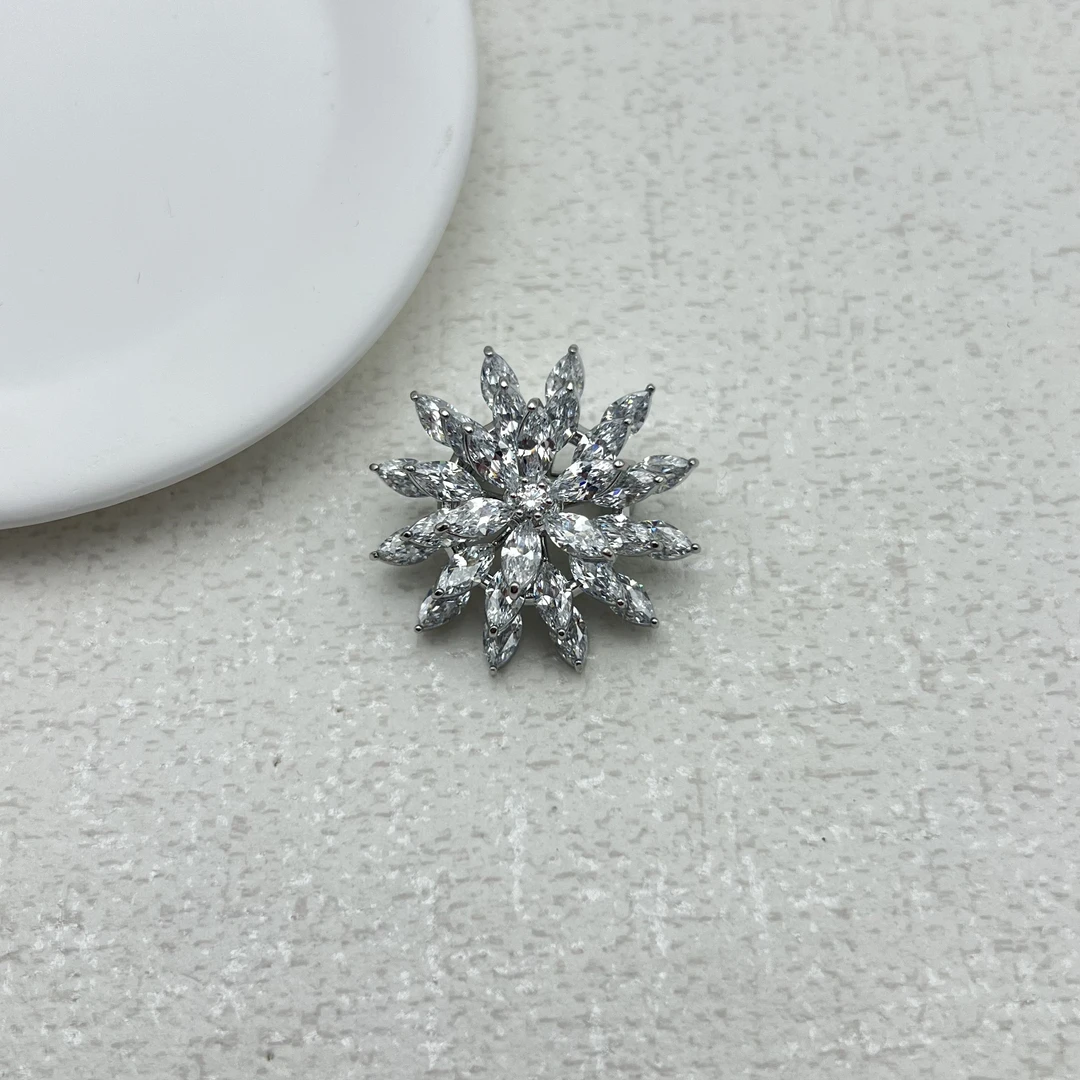 铜合金胸针 经典款优雅时尚气质百搭胸针~BS282