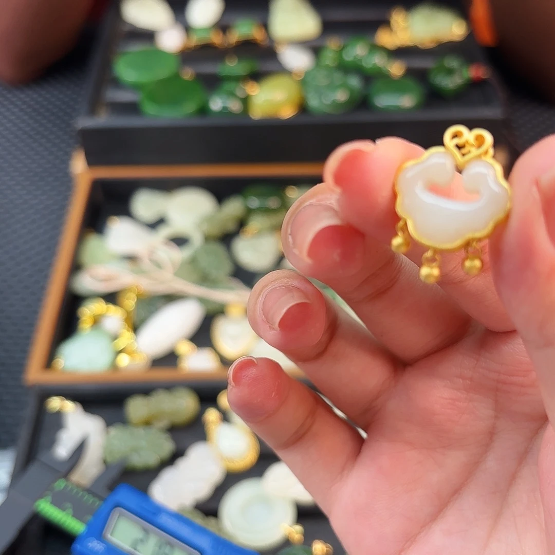 和田玉银S925镶嵌颈饰宝宝锁