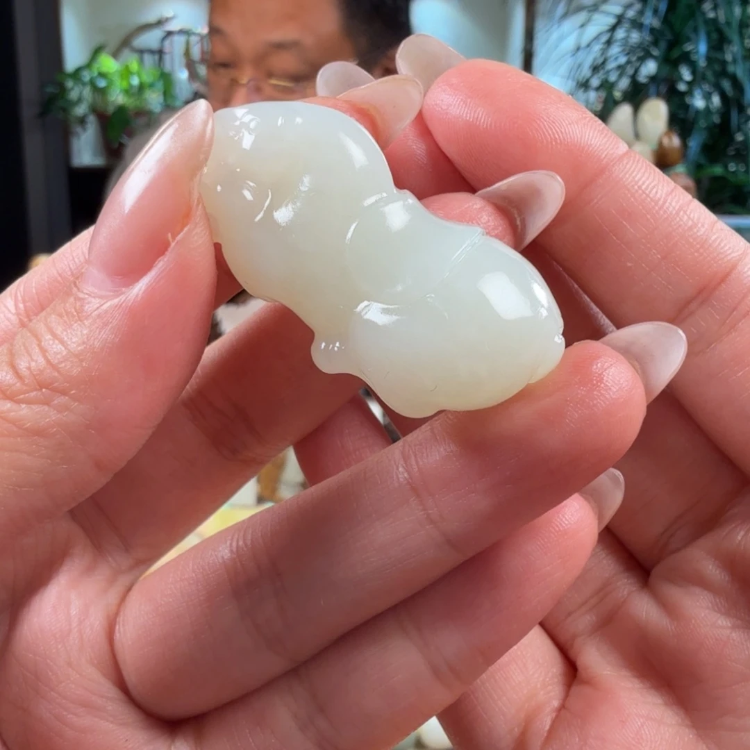 和田玉未镶嵌颈饰花****祥