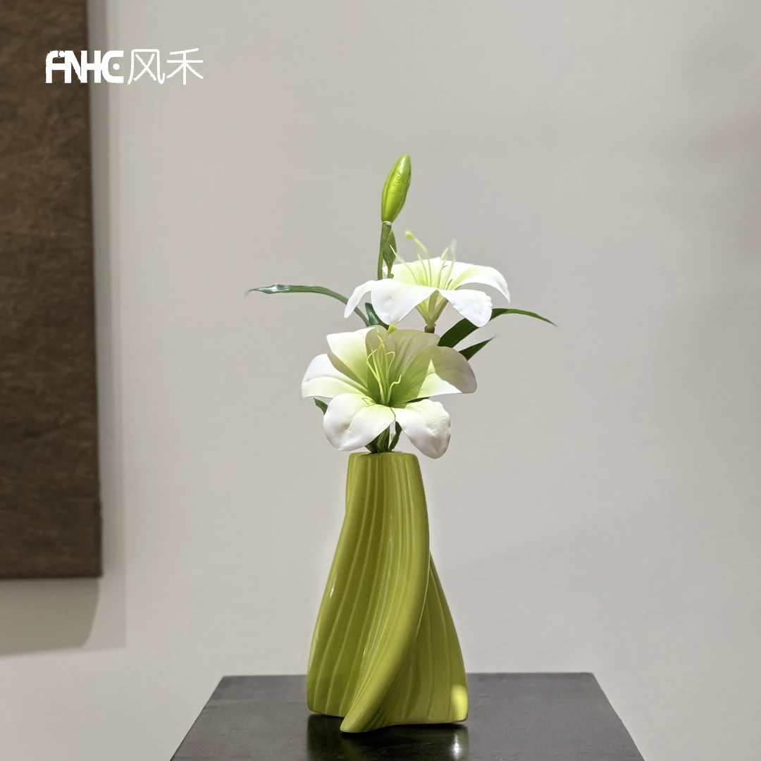 保湿手感百合花仿真花带手工陶瓷花瓶餐桌高档次桌面房间装饰摆件