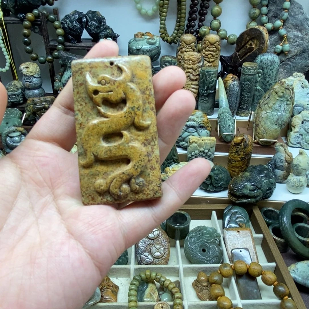 未镶嵌岫岩河磨玉（透闪石质玉）把件