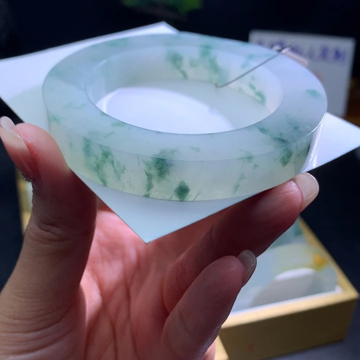 定制翡翠未镶嵌翡翠手镯