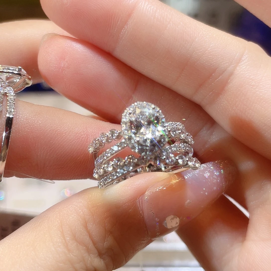 实验室培育钻石18K金镶嵌0.74D-E/VS，14