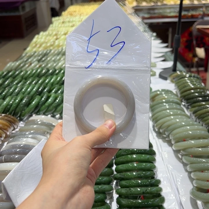 和田玉手镯未镶嵌彩