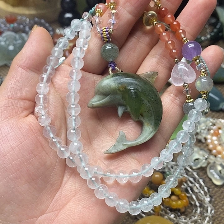 蛇纹石玉未镶嵌颈饰