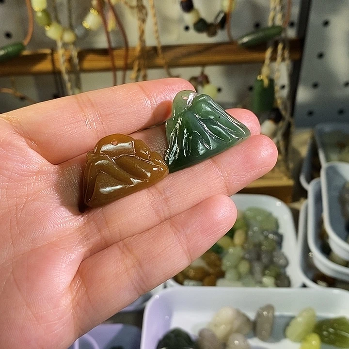 小***.和田玉未镶嵌手链