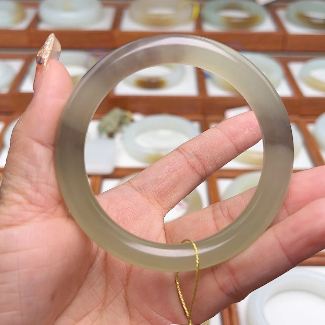 和田玉手镯未镶嵌52.6