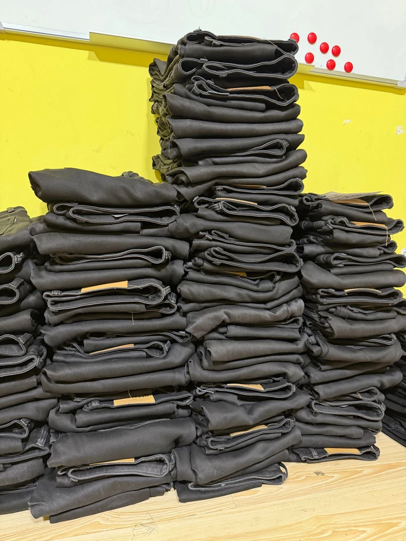 黑牛工厂尾货. 个别瑕疵2025新款 宽松 直筒 小脚 牛仔裤