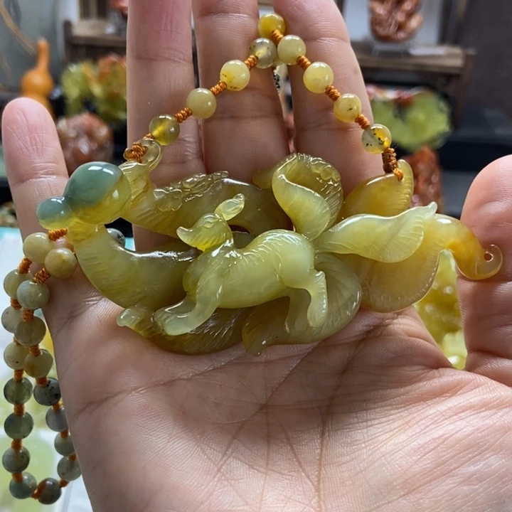 蛇纹石玉未镶嵌颈饰