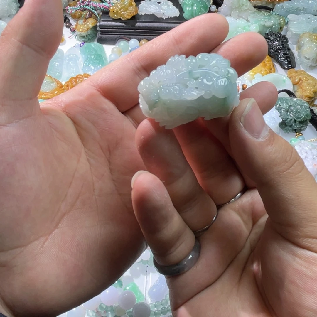 翡翠颈饰未镶嵌天然