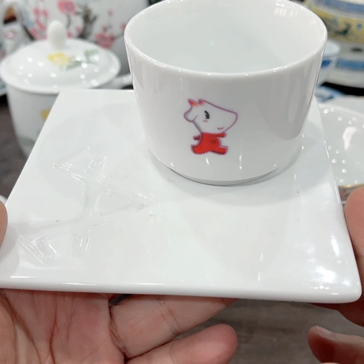 壶釉下五彩的瓷器在瓷器