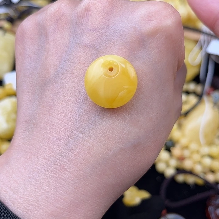 琥珀未镶嵌颈饰琥珀