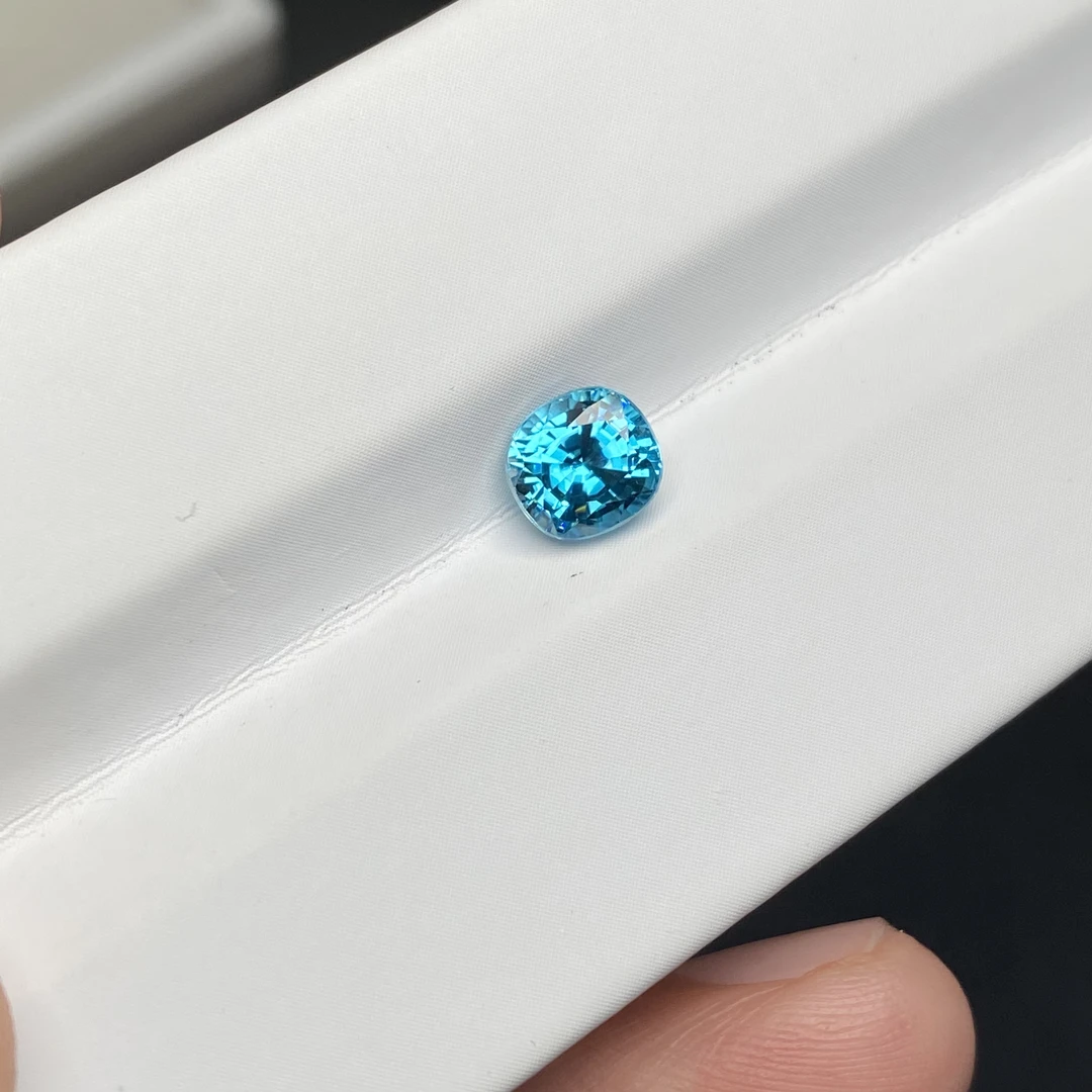 1.5ct帕拉伊巴色风信子石蓝色锆石