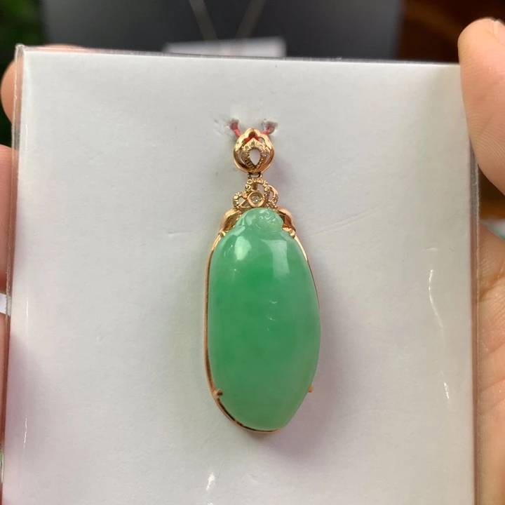 翡翠18K金镶嵌颈饰翡翠吊坠
