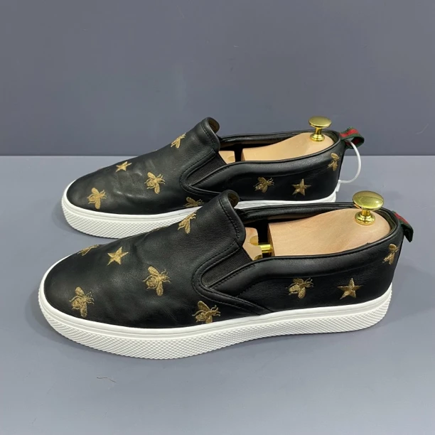 95新 GUCCI/古驰 42码Gucci古驰黑白小蜜蜂满印一脚蹬板鞋 休闲鞋